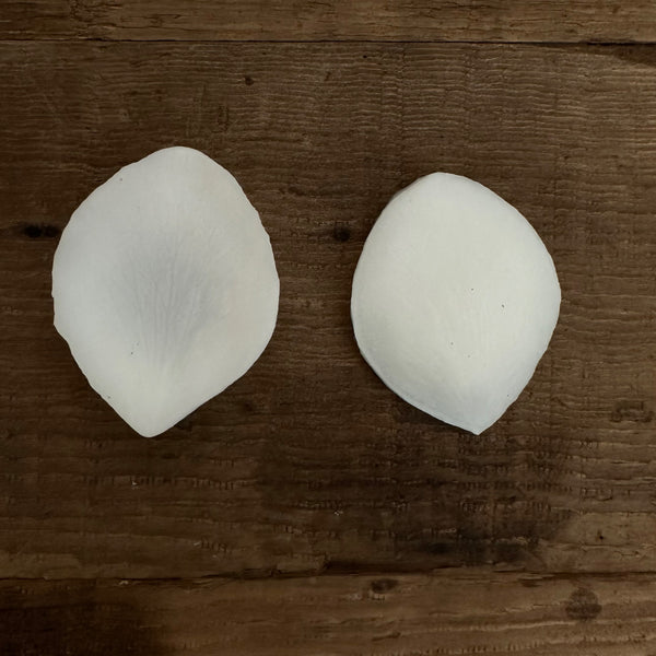With this two-piece silicone mold, you can easily create stunning and intricate Gardenia flowers in a range of sizes. DECO Clay Craft  Realistic flower petals for CLAYCRAFT BY DECO CLAY as well as sugar flowers and