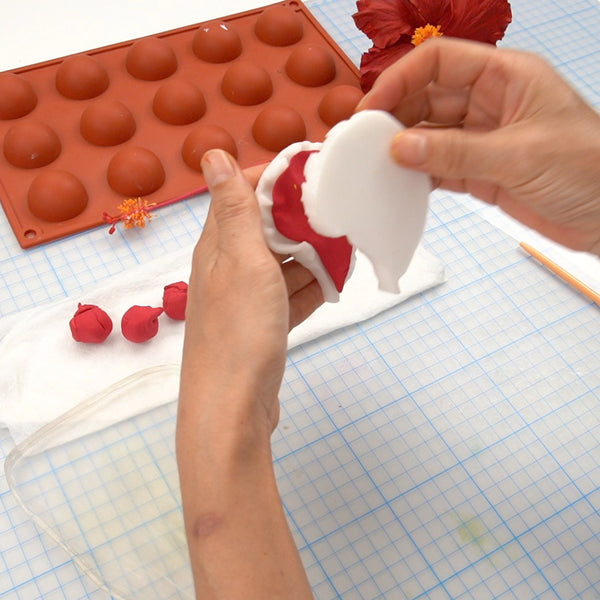 Realistic flower petals for CLAYCRAFT BY DECO CLAY as well as sugar flowers and