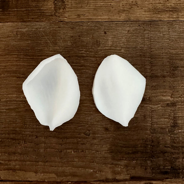 Create beautiful and realistic plumeria petals with ease, using these two top-quality silicone molds. Get creative and craft flowers in various sizes to bring your designs to life! Realistic flower petals and leaves for CLAYCRAFT BY DECO CLAY as well as sugar flowers and