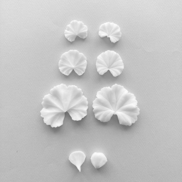 Realistic flower petals for CLAYCRAFT BY DECO CLAY as well as sugar flowers and