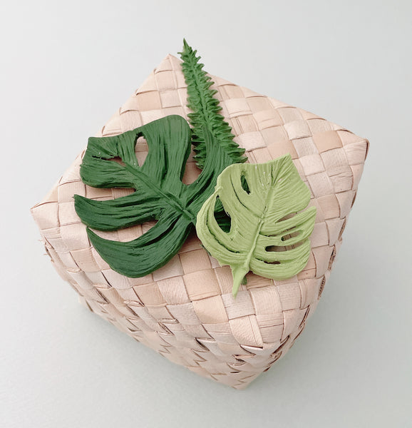 Realistic flower petals for CLAYCRAFT BY DECO CLAY as well as sugar flowers and