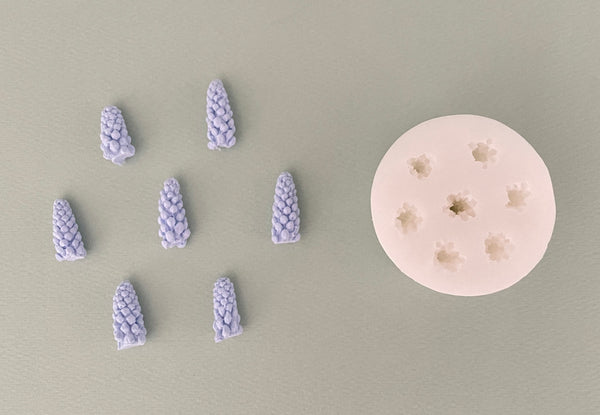 Realistic flower petals and leaves for CLAYCRAFT BY DECO CLAY as well as sugar flowers and